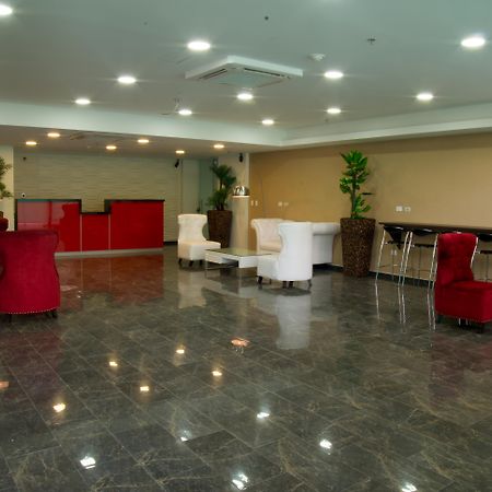 เอชอาร์ โฮเต็ล กูกูตา Hotel ภายนอก รูปภาพ