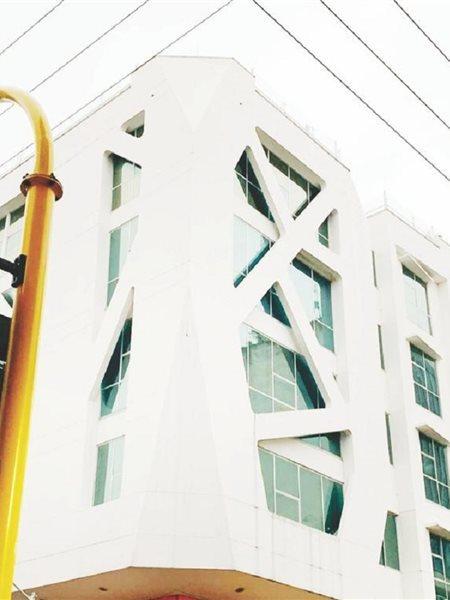 เอชอาร์ โฮเต็ล กูกูตา Hotel ภายนอก รูปภาพ