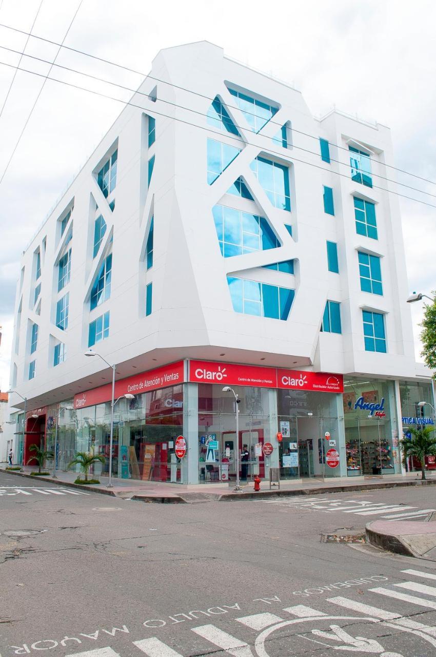 เอชอาร์ โฮเต็ล กูกูตา Hotel ภายนอก รูปภาพ