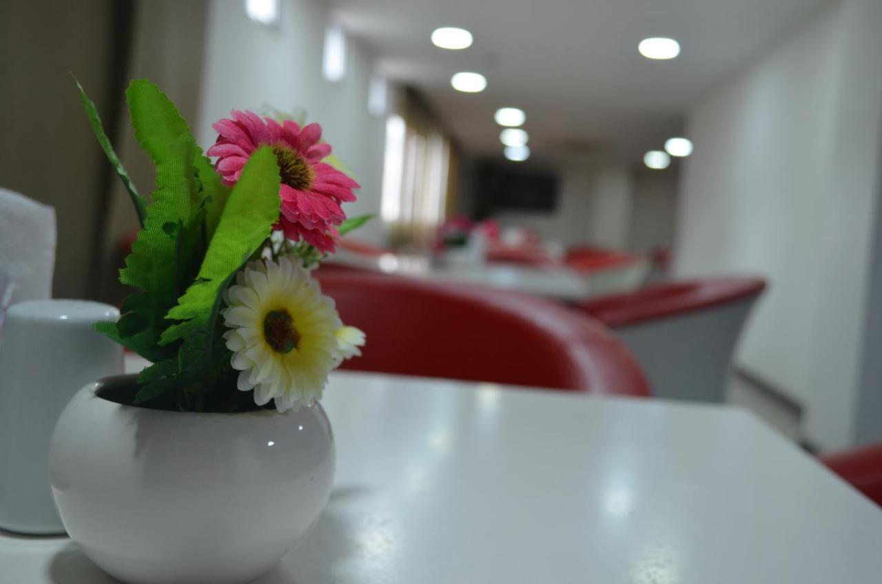 เอชอาร์ โฮเต็ล กูกูตา Hotel ภายนอก รูปภาพ