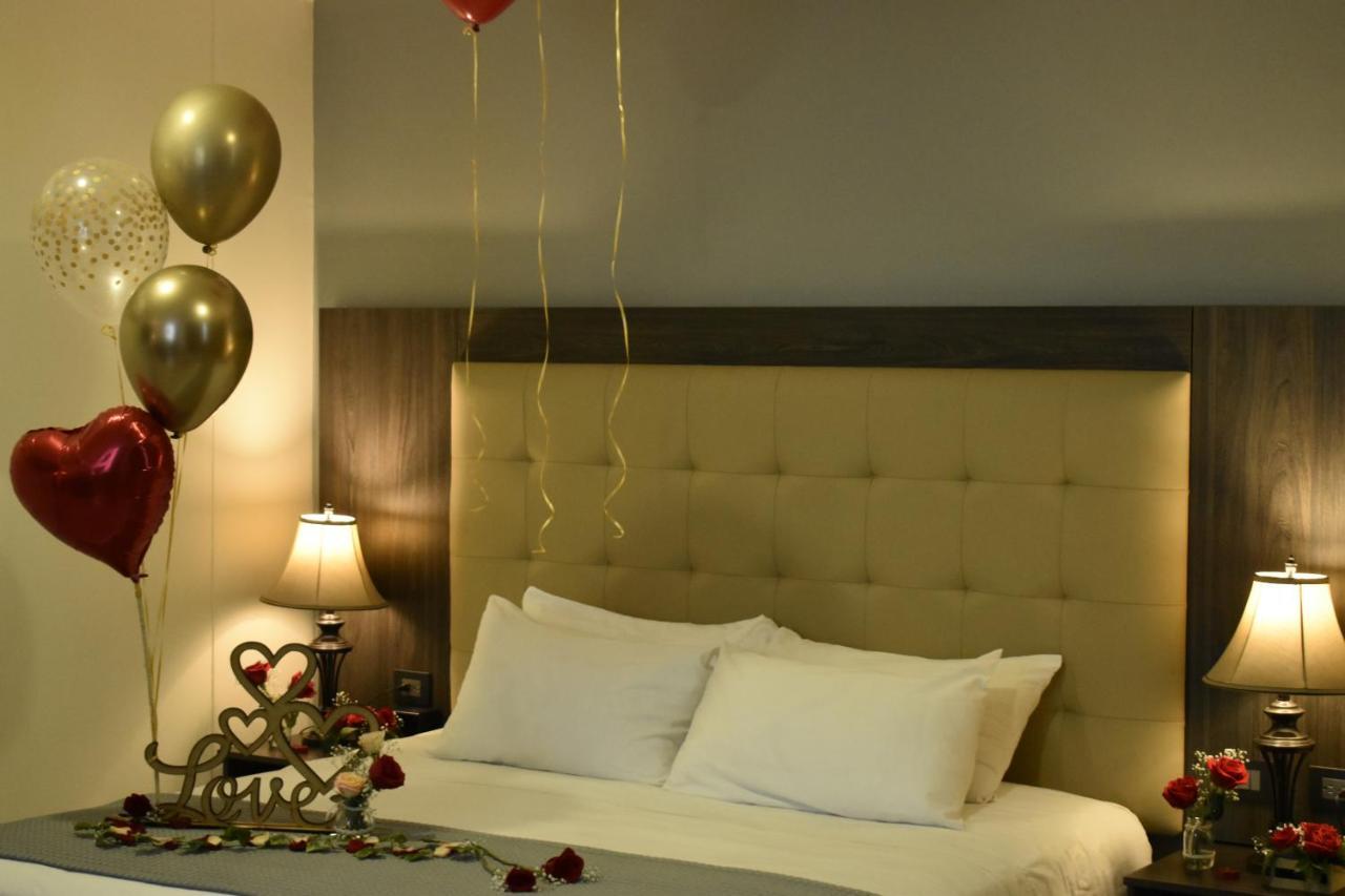 เอชอาร์ โฮเต็ล กูกูตา Hotel ภายนอก รูปภาพ